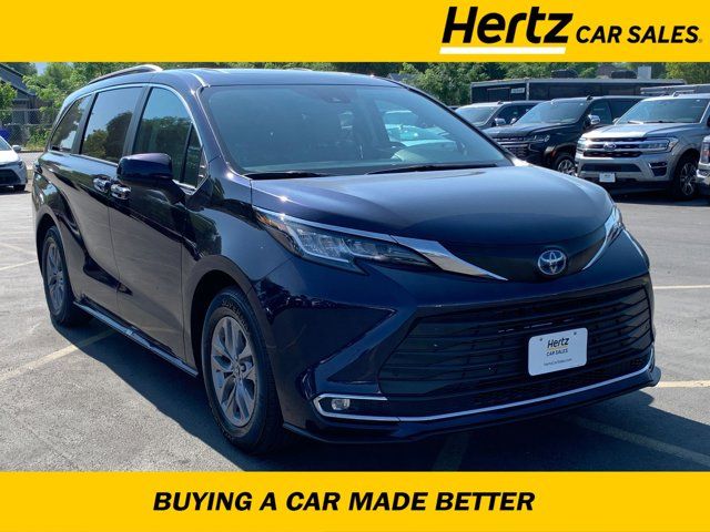 2023 Toyota Sienna XLE