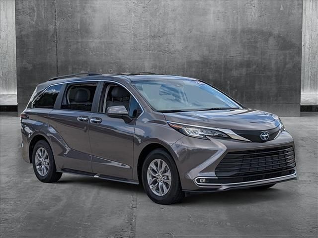 2023 Toyota Sienna XLE