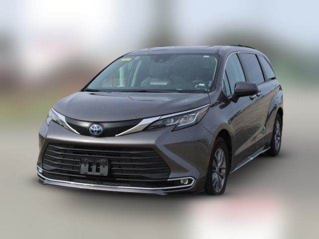 2023 Toyota Sienna XLE