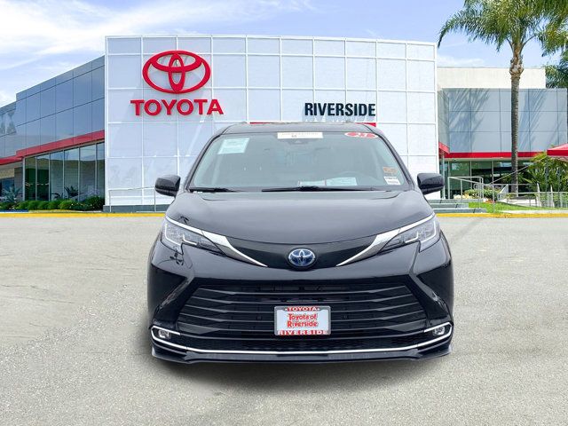 2023 Toyota Sienna XLE