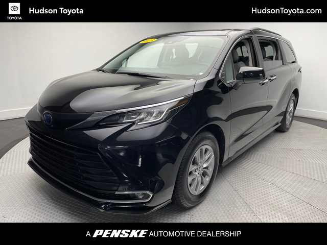 2023 Toyota Sienna XLE