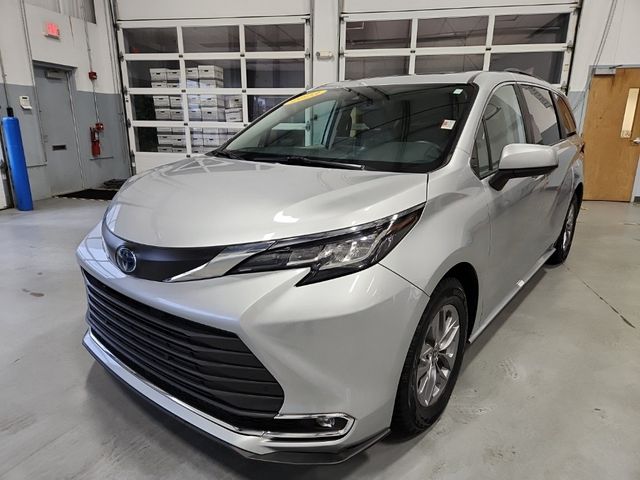 2023 Toyota Sienna XLE