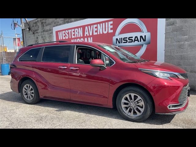 2023 Toyota Sienna XLE