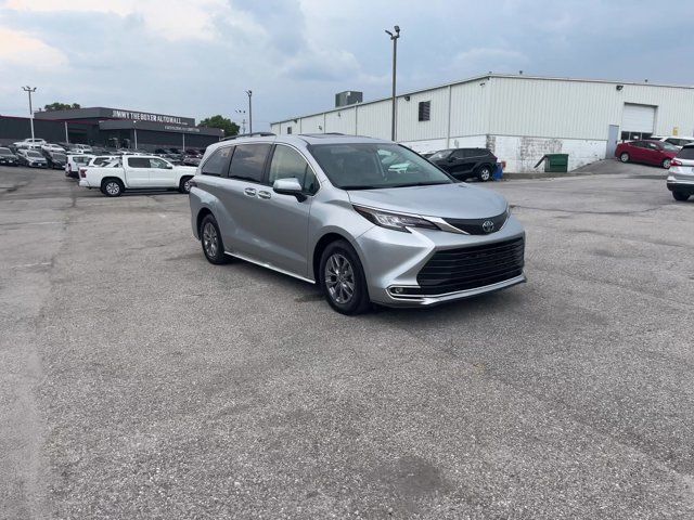 2023 Toyota Sienna XLE