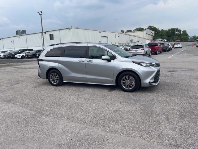 2023 Toyota Sienna XLE