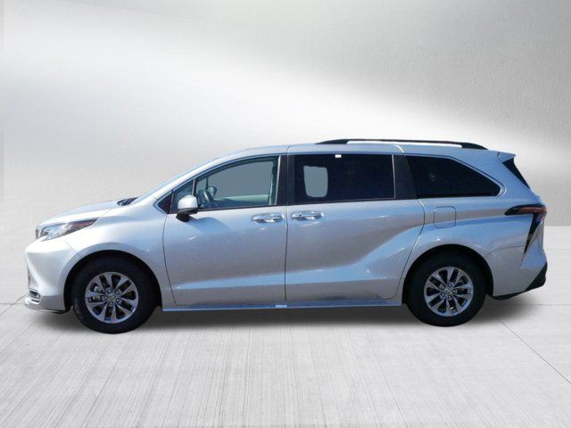 2023 Toyota Sienna XLE