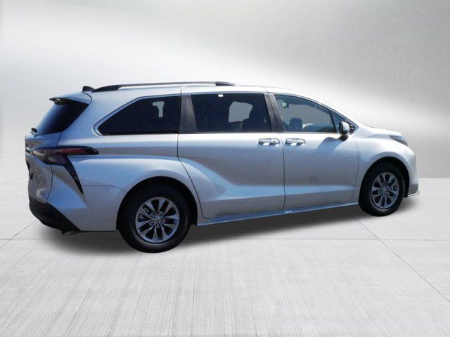 2023 Toyota Sienna XLE