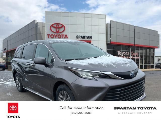 2023 Toyota Sienna XLE