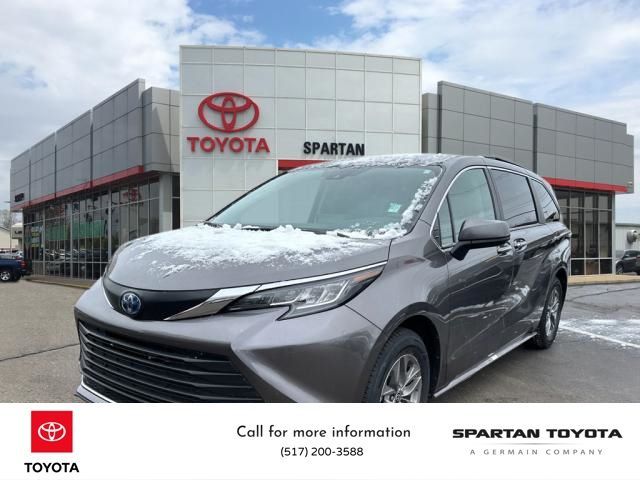 2023 Toyota Sienna XLE