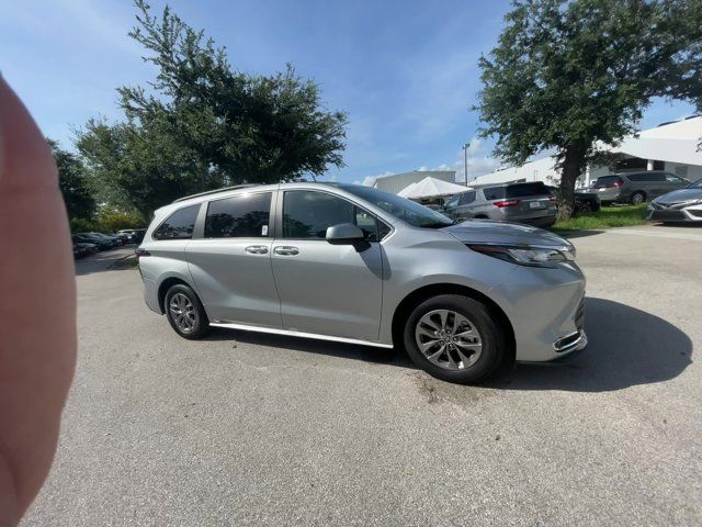 2023 Toyota Sienna XLE