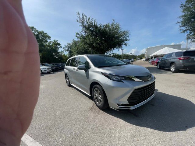 2023 Toyota Sienna XLE