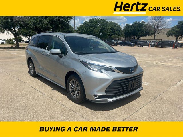 2023 Toyota Sienna XLE