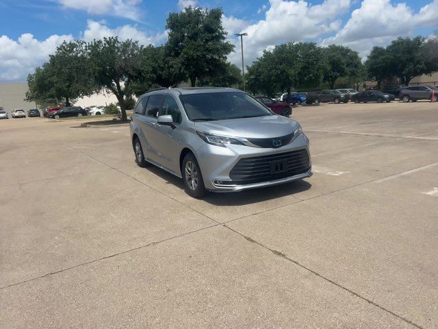 2023 Toyota Sienna XLE