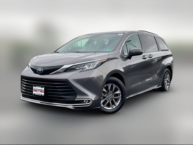 2023 Toyota Sienna XLE