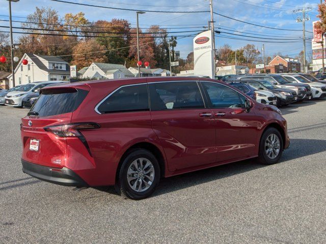 2023 Toyota Sienna XLE