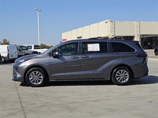 2023 Toyota Sienna XLE