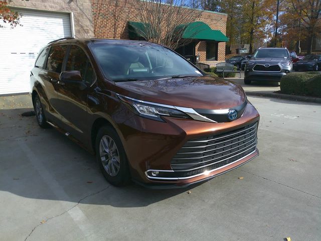 2023 Toyota Sienna XLE