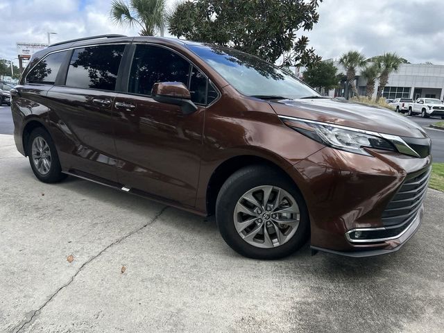 2023 Toyota Sienna XLE