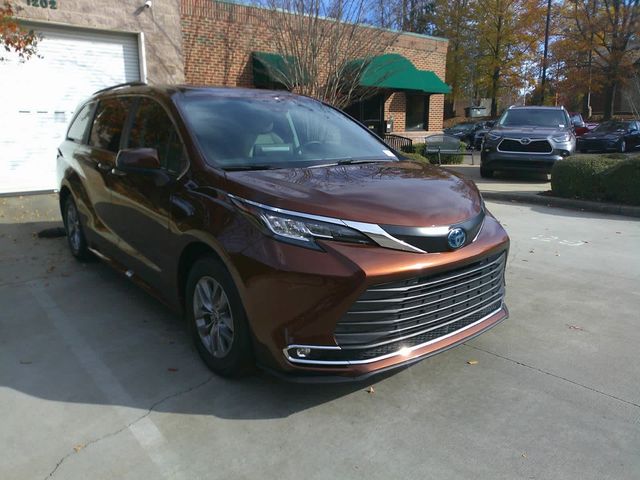 2023 Toyota Sienna XLE