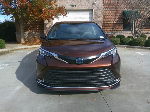 2023 Toyota Sienna XLE