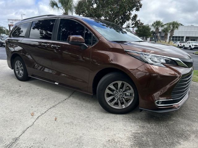 2023 Toyota Sienna XLE