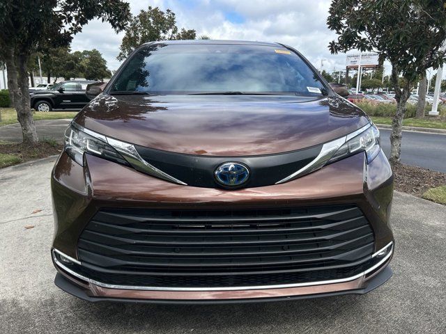 2023 Toyota Sienna XLE