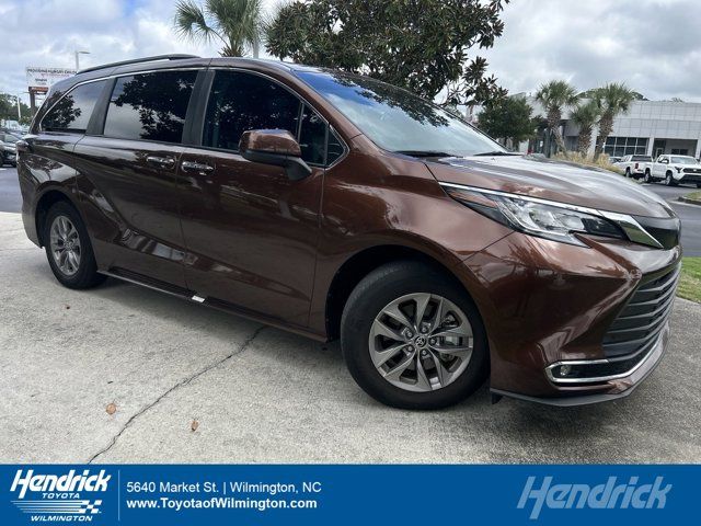 2023 Toyota Sienna XLE