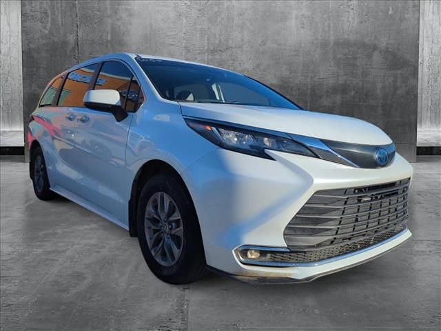 2023 Toyota Sienna XLE