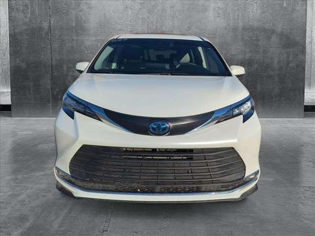 2023 Toyota Sienna XLE