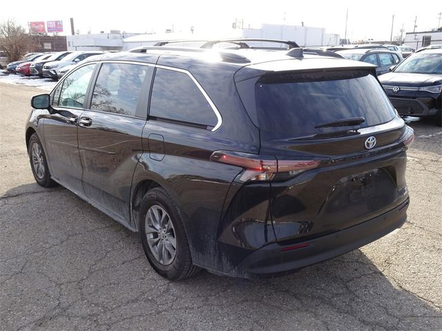 2023 Toyota Sienna XLE