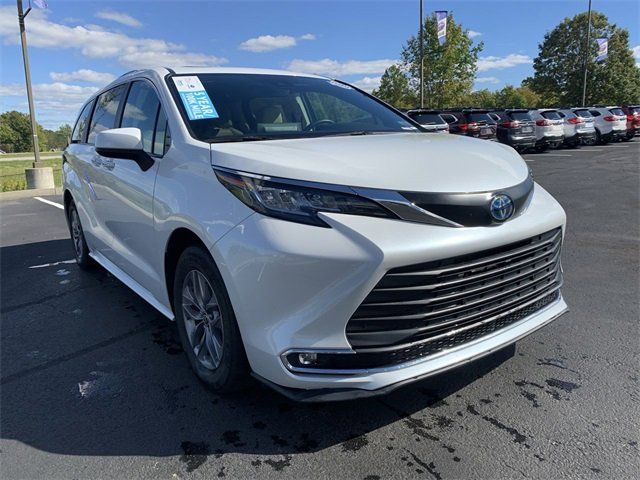 2023 Toyota Sienna XLE