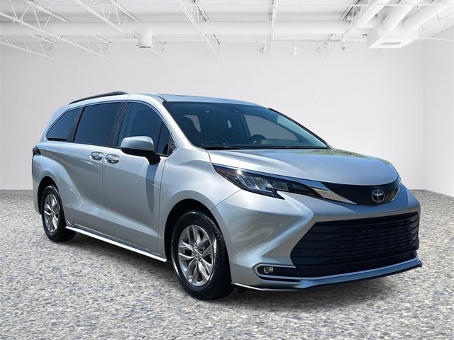 2023 Toyota Sienna XLE