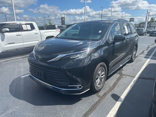 2023 Toyota Sienna XLE