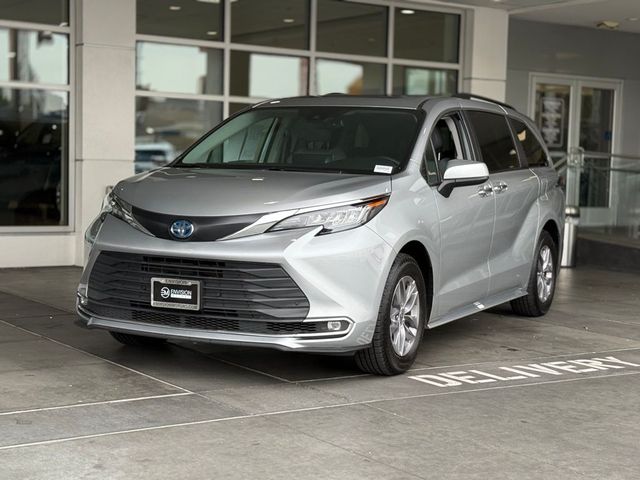2023 Toyota Sienna XLE
