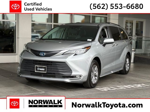 2023 Toyota Sienna XLE