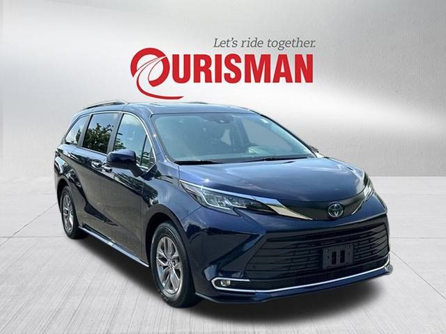 2023 Toyota Sienna XLE