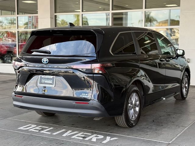 2023 Toyota Sienna XLE