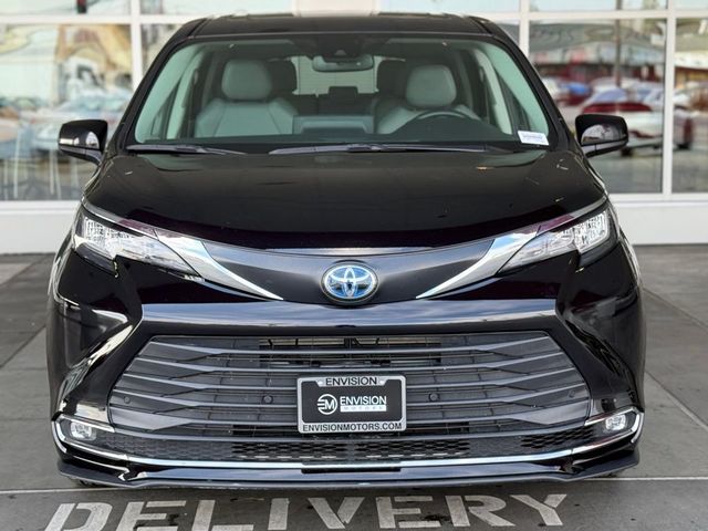 2023 Toyota Sienna XLE