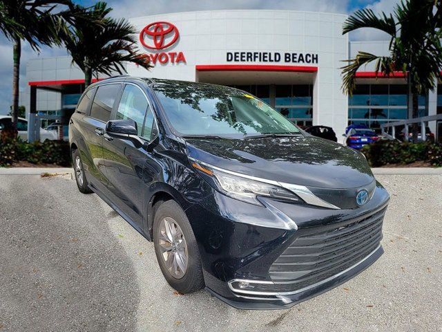 2023 Toyota Sienna XLE