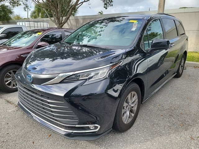 2023 Toyota Sienna XLE