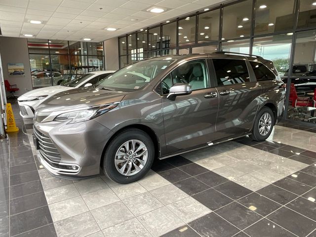 2023 Toyota Sienna XLE