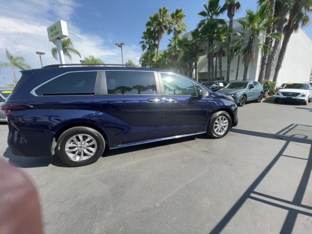 2023 Toyota Sienna XLE