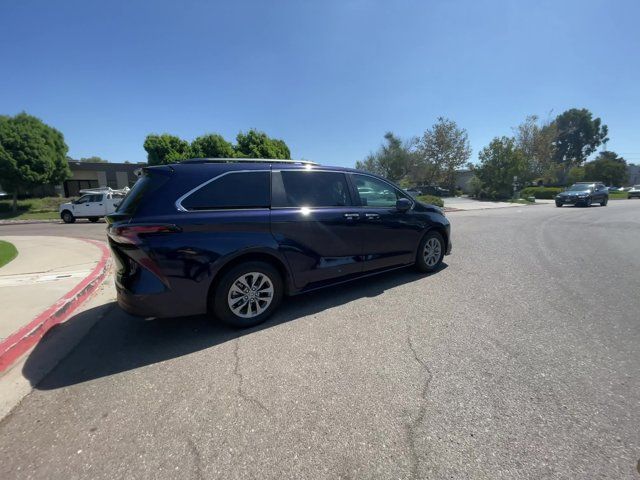 2023 Toyota Sienna XLE