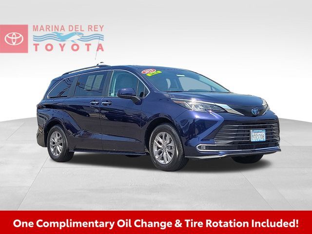 2023 Toyota Sienna XLE
