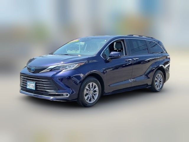 2023 Toyota Sienna XLE