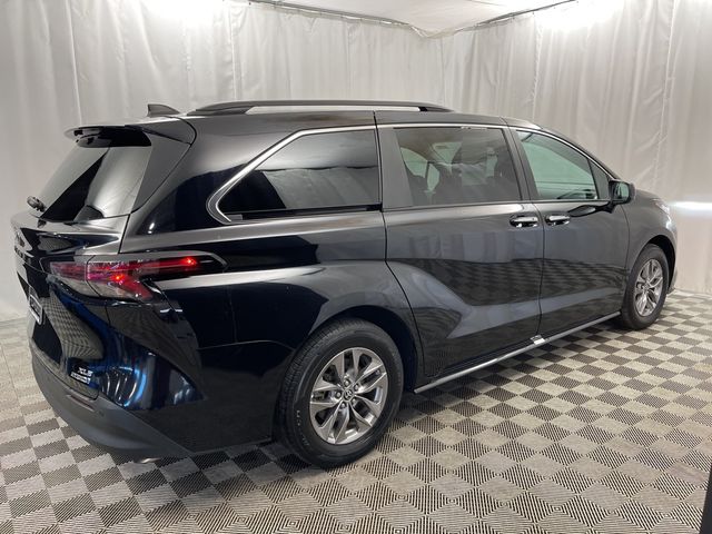 2023 Toyota Sienna XLE