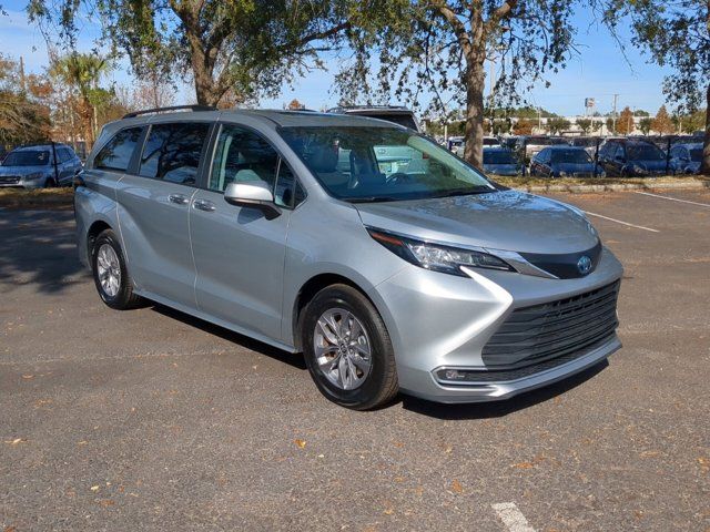 2023 Toyota Sienna XLE