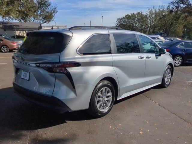 2023 Toyota Sienna XLE