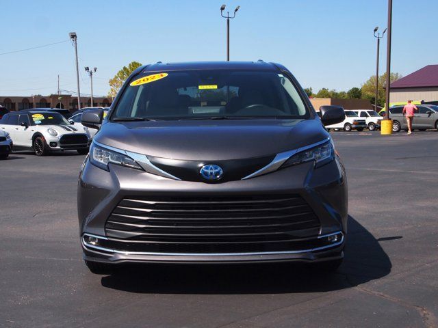 2023 Toyota Sienna XLE