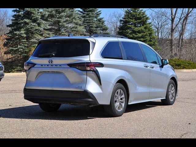 2023 Toyota Sienna XLE